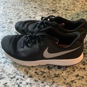 Nike tennis shoes